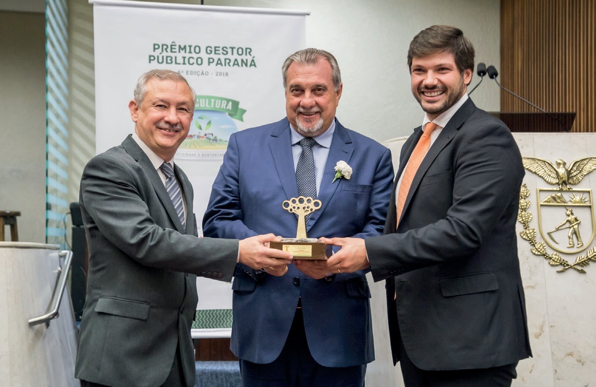 Em 2018, Prefeito de Ubiratã, Haroldo Fernandes Duarte, recebeu Troféu Tema do Ano pelo Programa Campo Fácil.